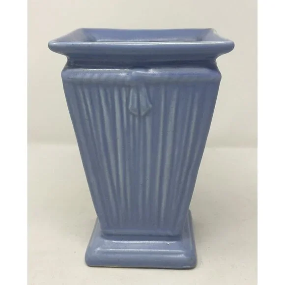 Vtg 1940s/1950s CAMARK POTTERY DELPHINEUM BLUE 7.25" VASE #639 Draping w/Sticker - Picture 3 of 9